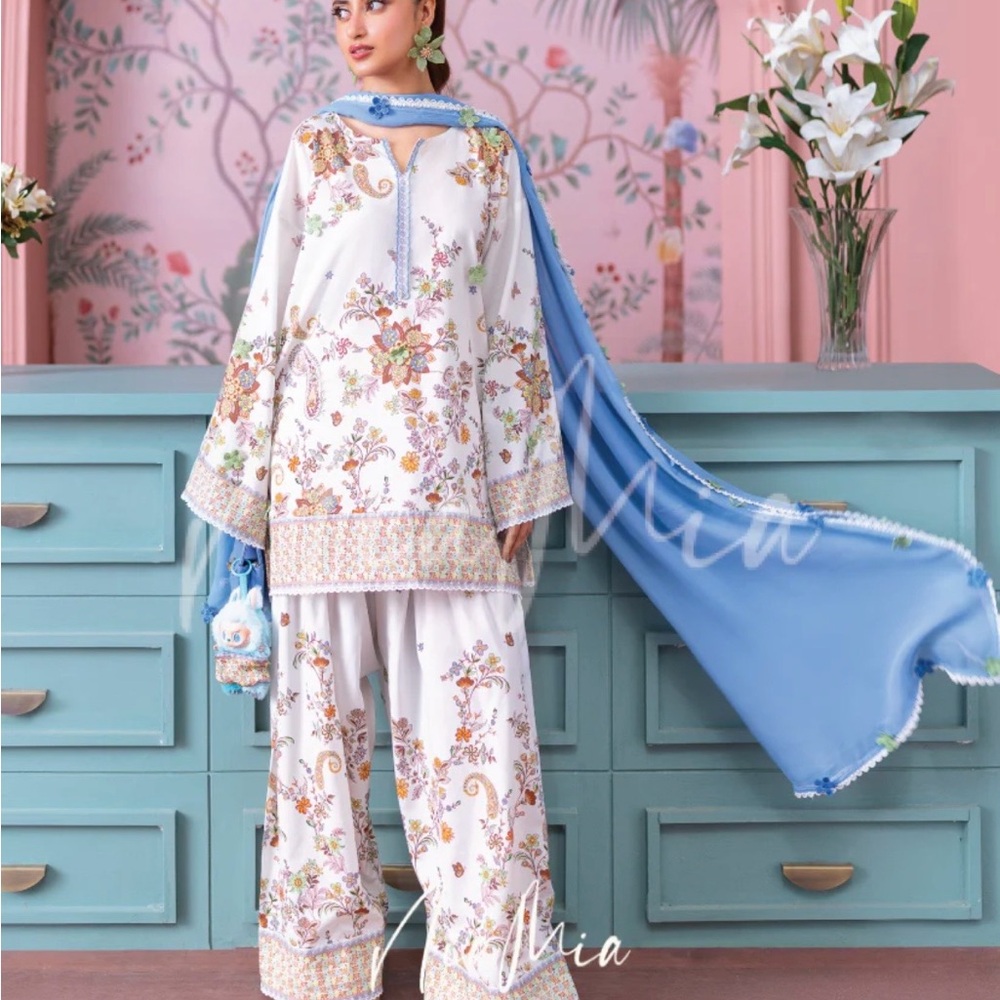 Brand NWOT Nia Mia Pakistani 3 piece lawn suit Zizi with farshi and dupatta